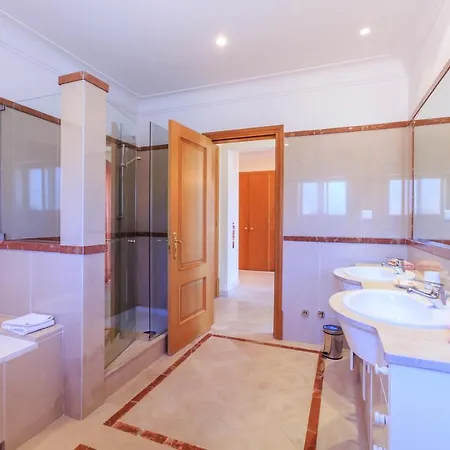 Sleeps 8 With Pool Air Con And Wifi Quinta do Lago