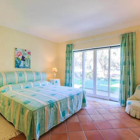 Villa Sleeps 8 With Pool Air Con And Wifi