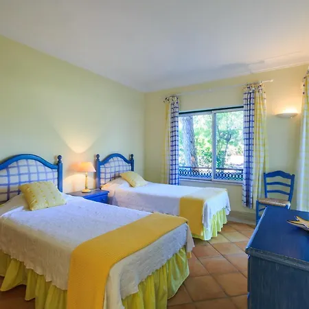 Sleeps 8 With Pool Air Con And Wifi *