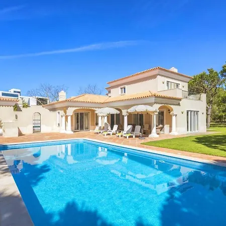 Sleeps 8 With Pool Air Con And Wifi