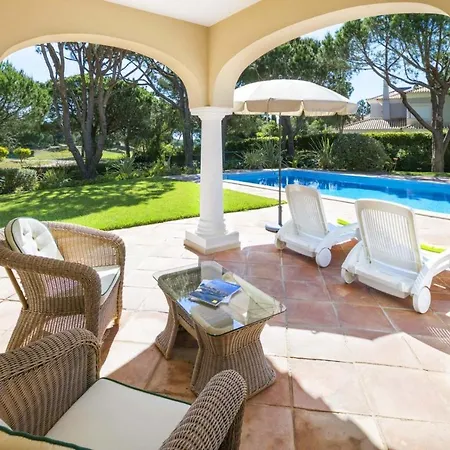 Villa Sleeps 8 With Pool Air Con And Wifi